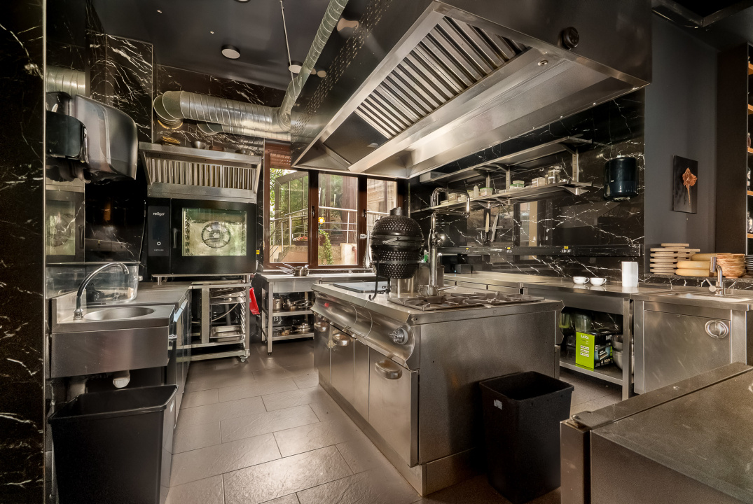 RESTAURANT DE VANZARE  zona ARMENEASCA