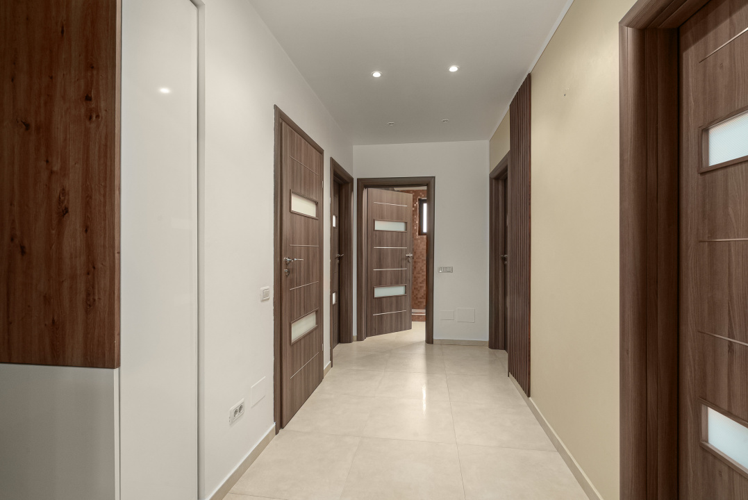 Apartament 3 camere - gata de mutat - loc de parcare