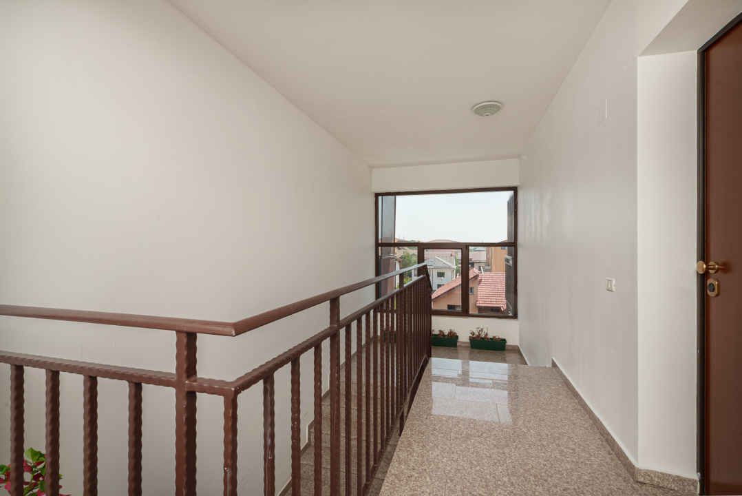Apartament 3 camere - gata de mutat - loc de parcare